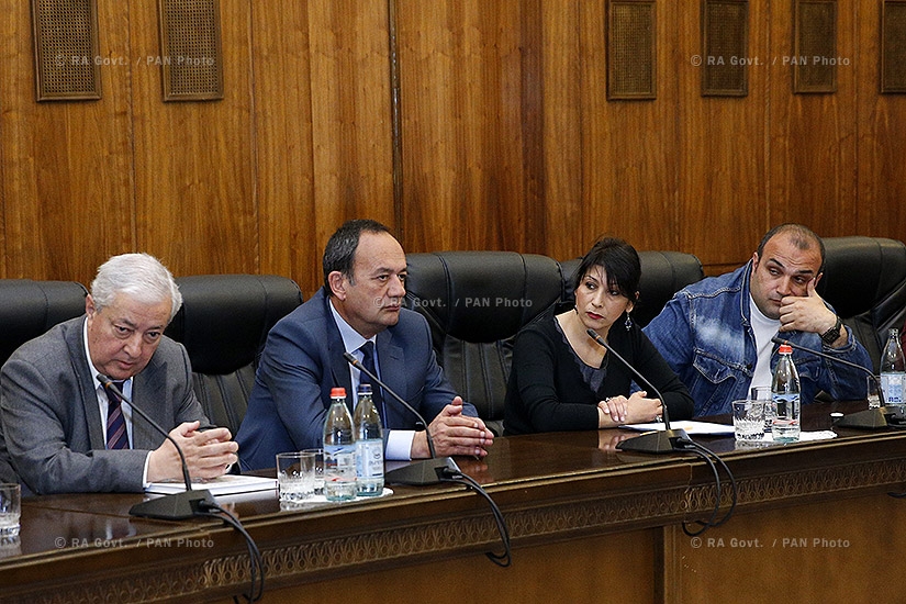 Правительство РА: Заседание юбилейной комиссии по подготовке празднования 100-летия армянского поэта Ованнеса Шираза