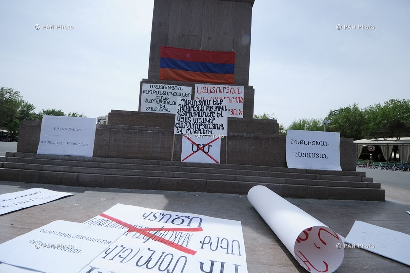 A protest rally toward Russian Embassy against Armenia's joining the Customs Union 