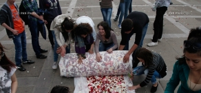Сбор цветов в Цицернакаберде
