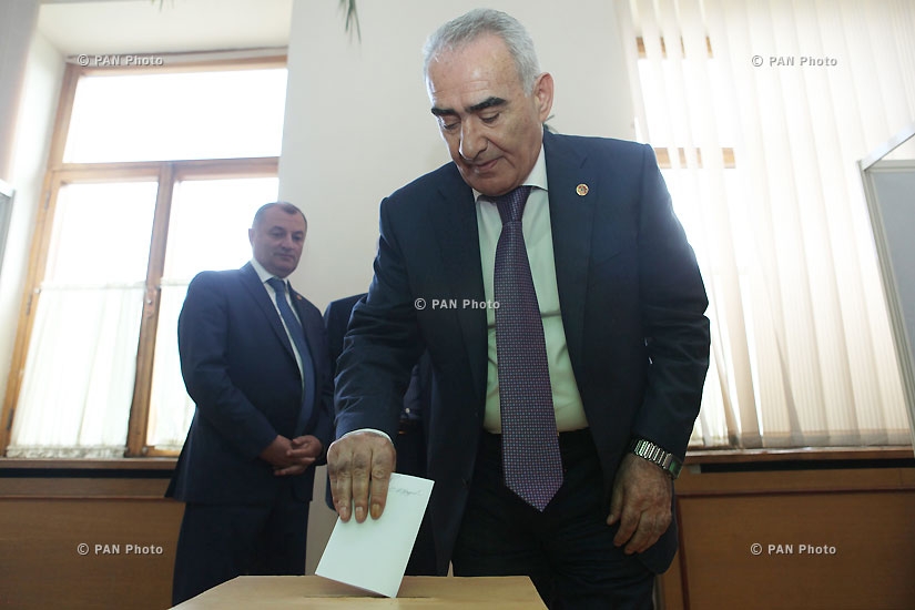 Началось тайное голосование по избранию спикера парламента Армении