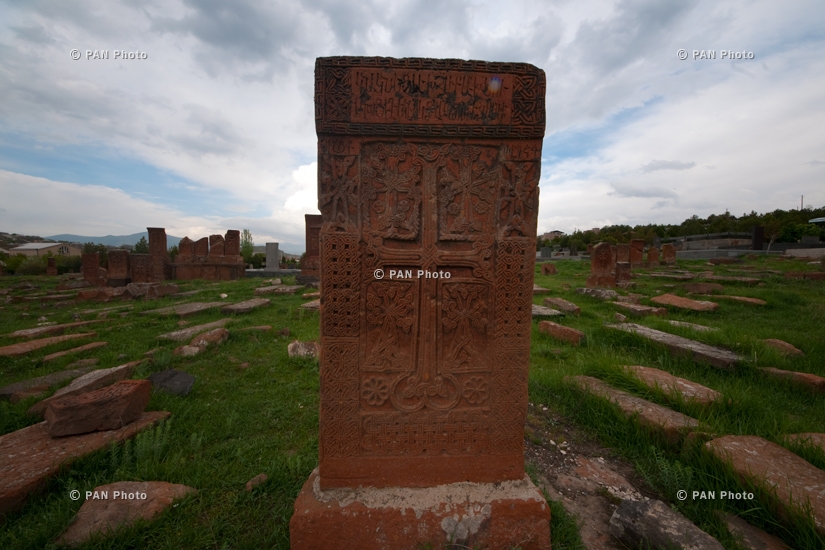 Առինջի գերեզմանոց. 5-20-րդ դարերի չցանկապատված ու չհսկվող 191 խաչքար, 2 կոթող և 26 տապանաքար