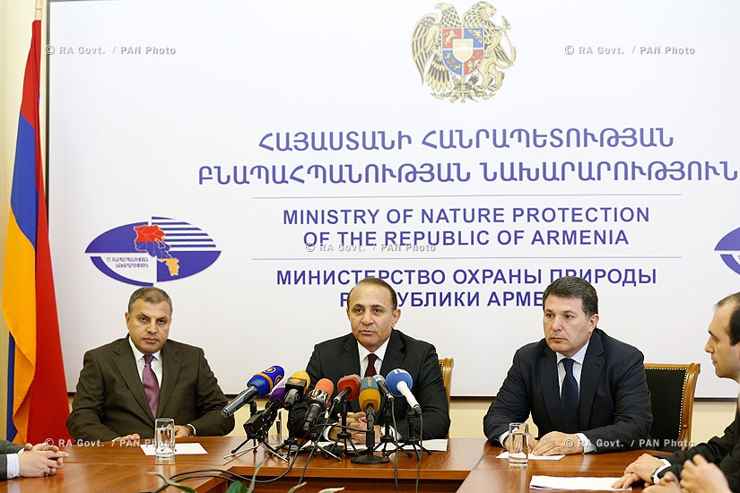 RA Govt.: Prime minister Hovik Abrahamyan introduces newly appointed Minister of RA Nature Protection Aramayis Grigoryan