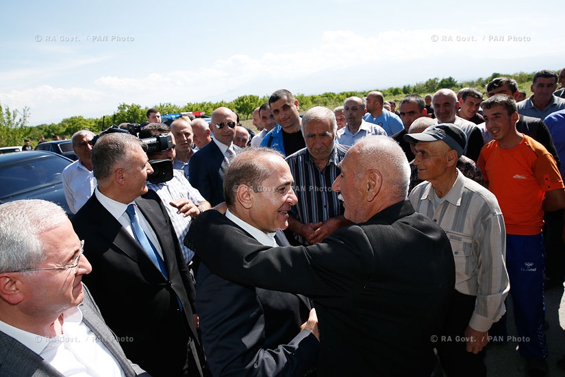 Правительство РА: Премьер-министр Овик Абрамян и Министр сельского хозяйства Серго Карапетян посетили Араратскую область