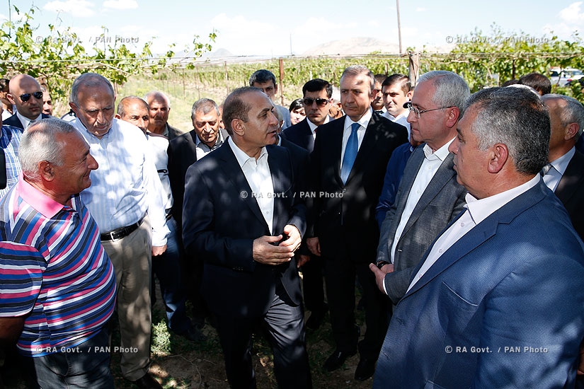 RA Govt.: PM Hovik Abrahamyan and Minister of Agriculture Sergo Karapetyan visit Ararat province