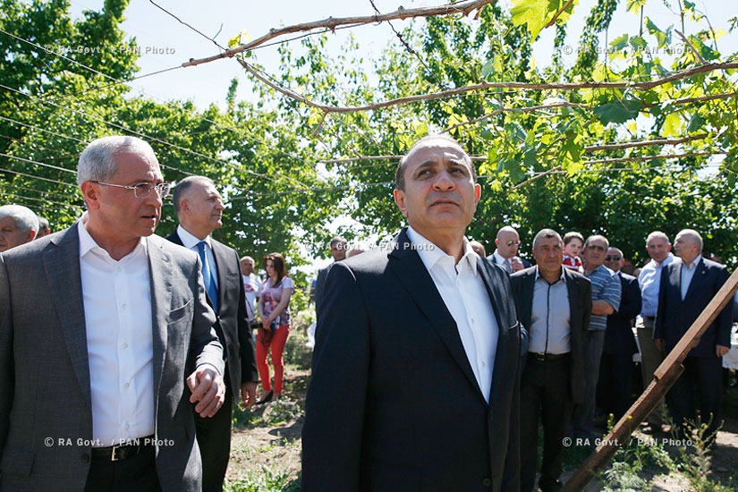 Правительство РА: Премьер-министр Овик Абрамян и Министр сельского хозяйства Серго Карапетян посетили Араратскую область