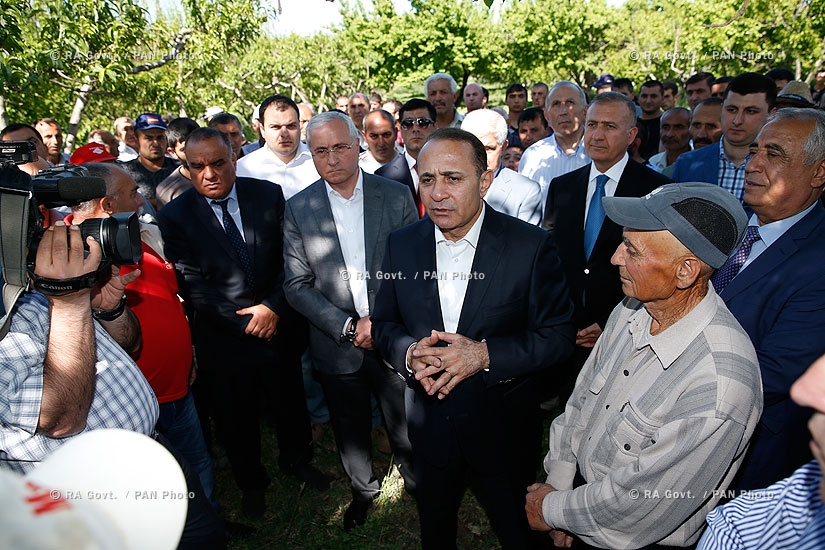 RA Govt.: PM Hovik Abrahamyan and Minister of Agriculture Sergo Karapetyan visit Ararat province
