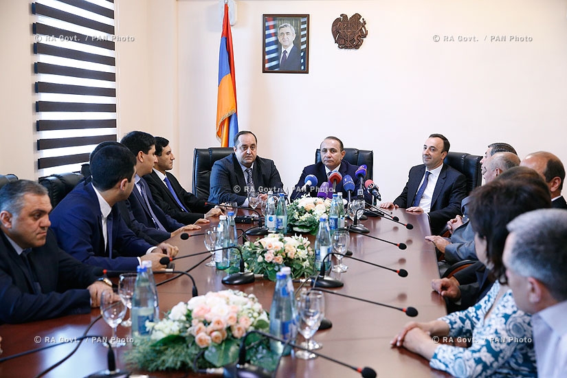 RA Govt.: Prime minister Hovik Abrahamyan introduces newly appointed Minister of Justice Hovhannes Manukyan