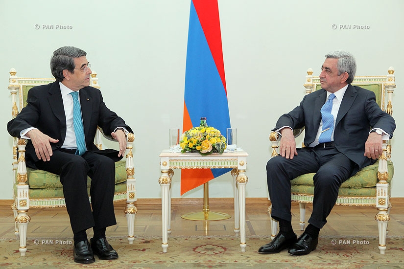 Portuguese Ambassador to Armenia Mário Godinho de Matos hands his credentials to RA president Serzh Sargsyan