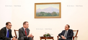Правительство РА: Премьер Овик Абрамян принял делегацию «Амунди-АКБА Ассет Менеджмент»