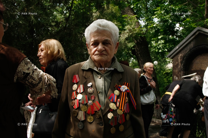 Митинг у 15 памятников-родников в Разданском ущелье в честь молодых героев, павших в боях Великой Отечественной войны