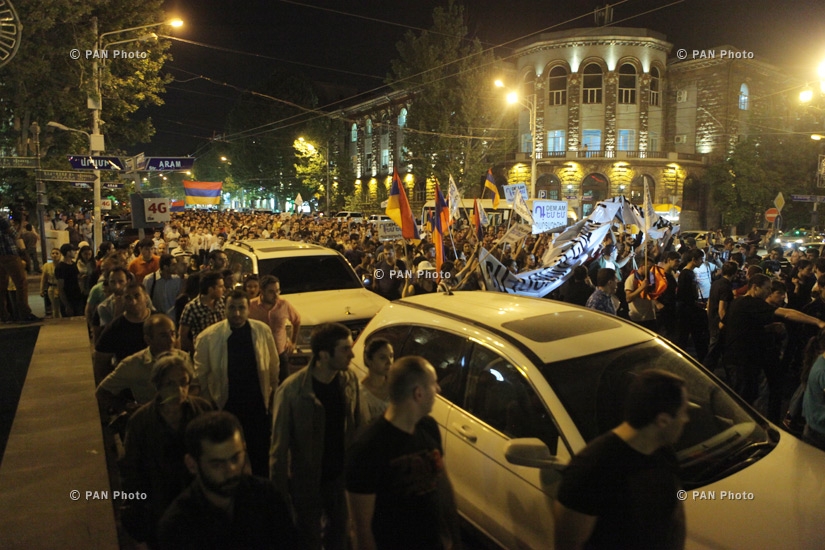 Марш требования инициативы  «Я против» по малому центру Еревана
