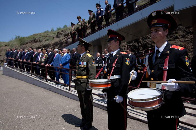 В Степанакерте состоялся военный парад, посвященный 22-летию освобождения Шуши 