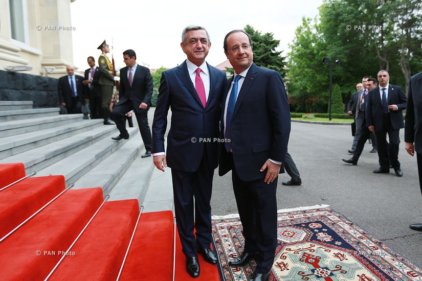 Armenian president Serzh Sargsyan receives French president François Hollande 