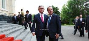 Armenian president Serzh Sargsyan receives French president François Hollande 