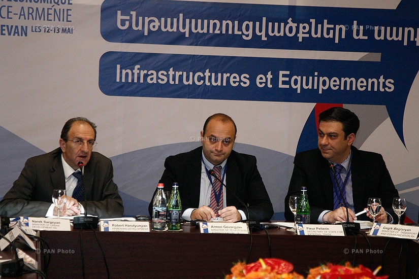 Roundtable on 'Distribution and services and 'Infrastructures and Equipments'