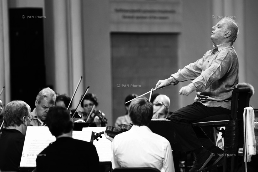 Репетиция, закулисье и  концерт Берлинского государственного оркестра под управлением дирижера Даниэля Баренбойма