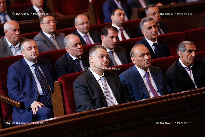 Правительство РА: Премьер-министр Овик Абрамян принял предпринимателей Армении