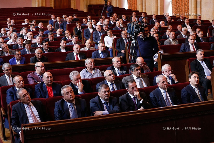 RA Govt.: Prime minister Hovik Abrahamyan receives Armenian entrepreneurs