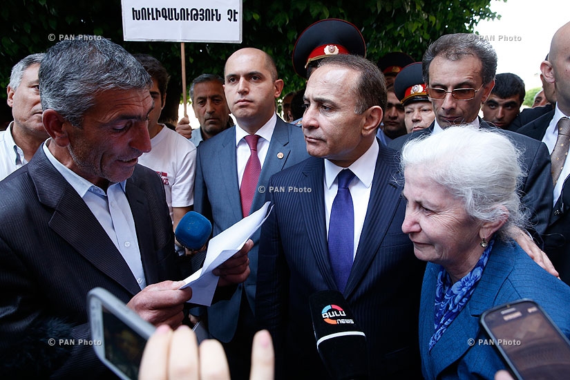 Prime minister Hovik Abrahamyan meets with demonstrators in front of RA Government