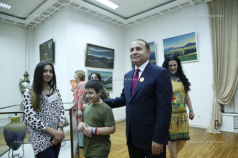 Правительство РА: В рамках мероприятия «Ночь музеев» премьер-министр посетил Национальную картинную галерею