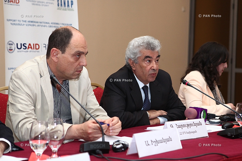 Հայաստանում սահմանադրական բարեփոխումների նախնական հայեցակարգի թեմայով հանրային քննարկումներ