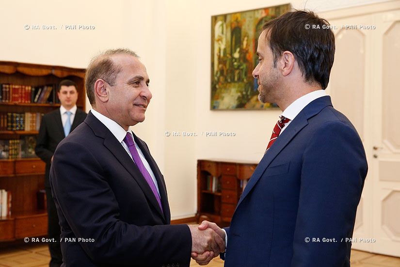 RA Govt.: PM Hovik Abrahamyan reveives UN Resident Coordinator/UNDP Resident Representative in Armenia Bradley Busetto