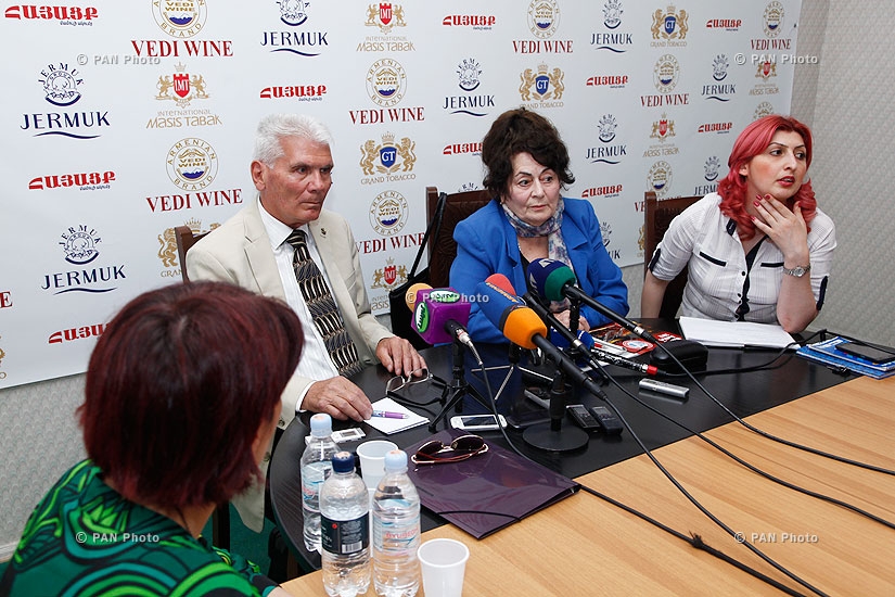 Press conference of National Association of Consumers chairman Melita Hakobyan and  the expert of the association Levon Achemyan