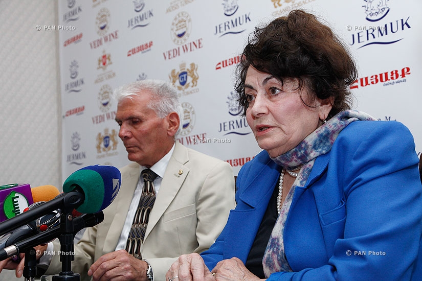 Press conference of National Association of Consumers chairman Melita Hakobyan and  the expert of the association Levon Achemyan