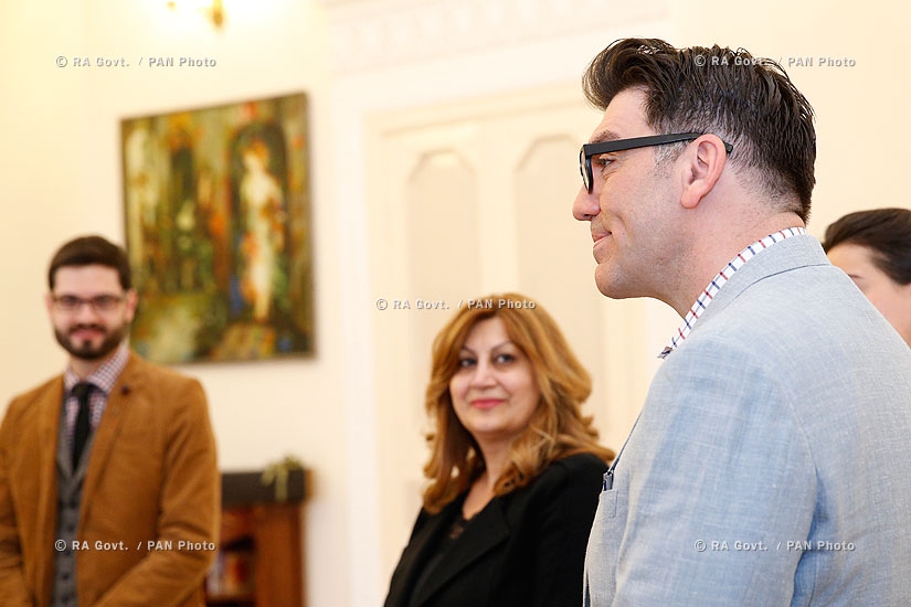 Правительство РА: Премьер Овик Абрамян принял всемирно известного армянского дизайнера Майкла Арама