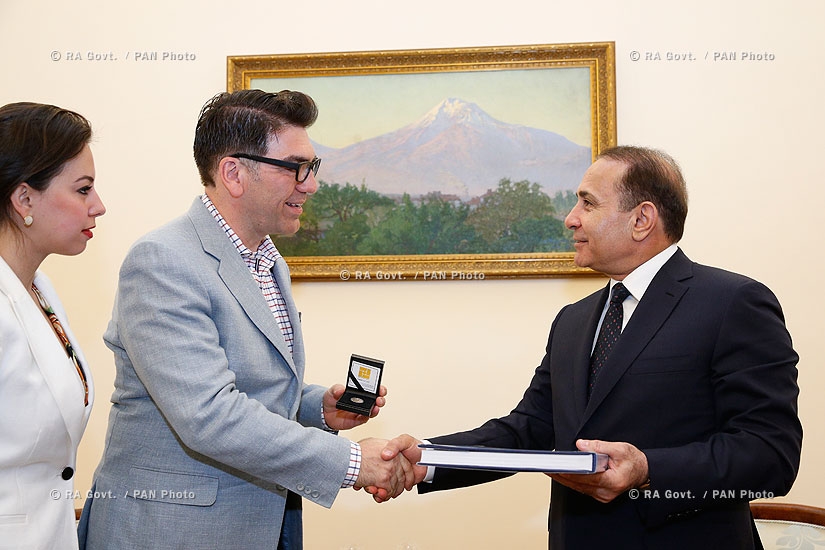 RA Govt.: PM Hovik Abrahamyan receives  renowned designer Michael Aram Wolohojian