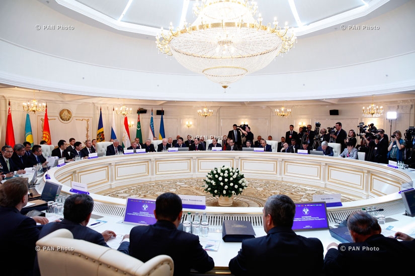 Правительство РА: Премьер-министр Овик Абрамян принял участие во встрече Совета глав правительств СНГ с президентом Беларуси в Минске