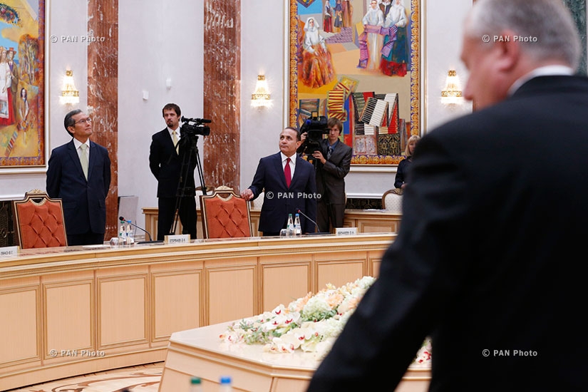 Правительство РА: Премьер-министр Овик Абрамян принял участие во встрече Совета глав правительств СНГ с президентом Беларуси в Минске