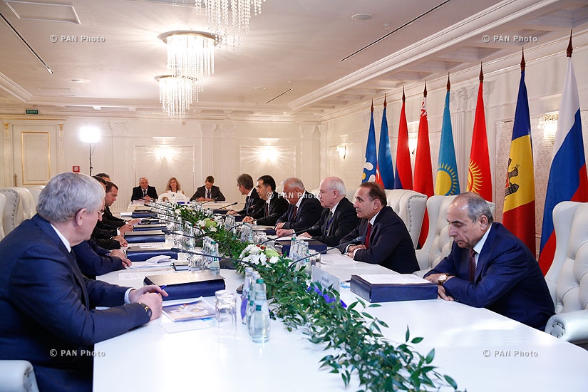 Правительство РА: Премьер-министр Овик Абрамян принял участие в заседании Совета глав правительств СНГ в Минске