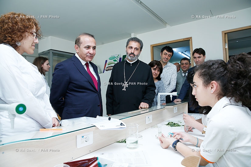 Правительство РА: Премьер-министр Овик Абрамян посетил старшую школу «Айб»