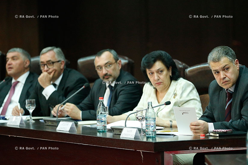 RA Govt.: Meeting between MFA central staff members and Heads of Armenian diplomatic missions