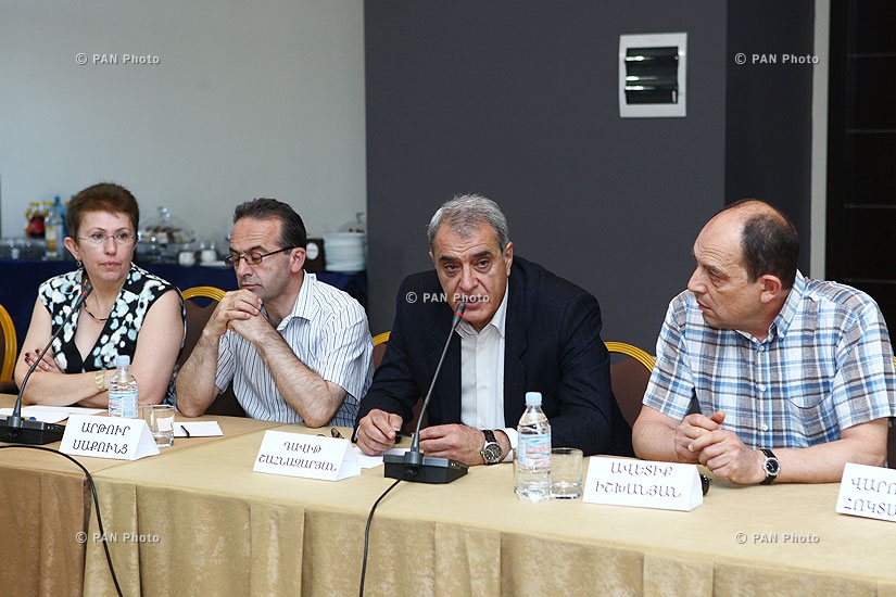 Обсуждение на тему «Вызовы существованию Армении в свете новых развитий Евразийского союза»