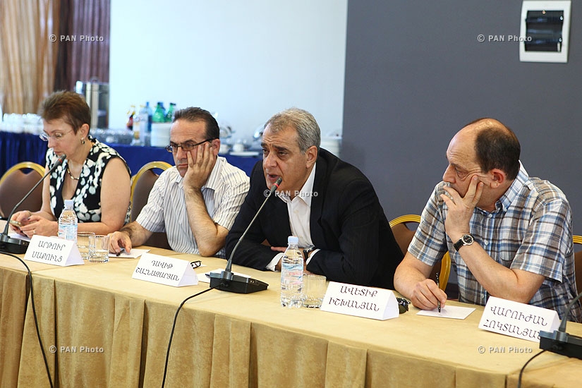 Обсуждение на тему «Вызовы существованию Армении в свете новых развитий Евразийского союза»