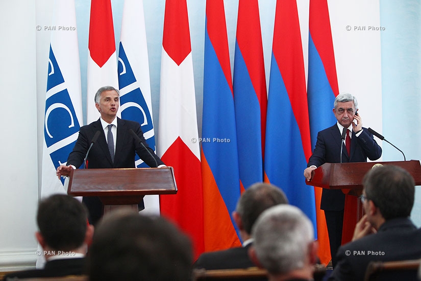 Совместная пресс-конференция президента Армении Сержа Саркисяна и президент Швейцарии Дидье Буркхальтера