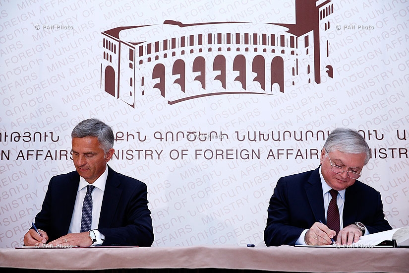 Armenian Foreign minister Edward Nalbandyan and President of Switzerland Didier Burkhalter sign memorandum of understanding