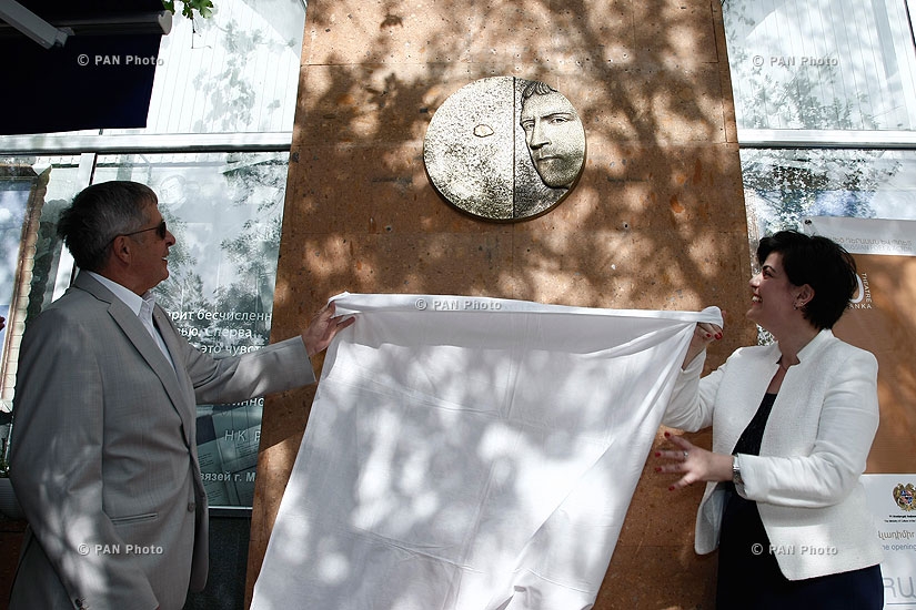 Vladimir Vysotsky commemorative plaque unveiled in Yerevan
