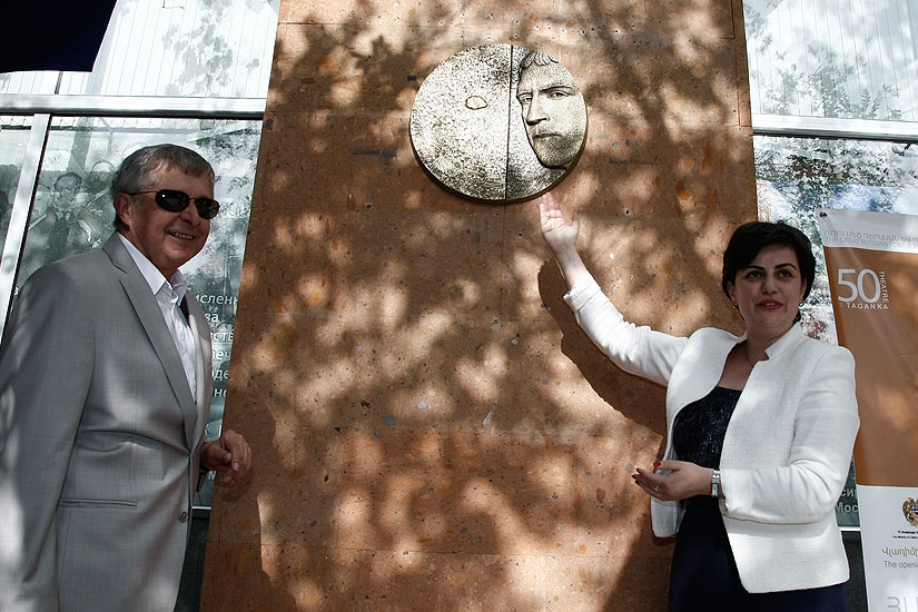 Երևանում Վլադիմիր Վիսոցկու հարթաքանդակի բացման արարողությունը