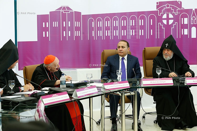 В Св. Эчмиадзине прошло международное совещание «Кризис в Сирии: вызовы для религиозных общин» 