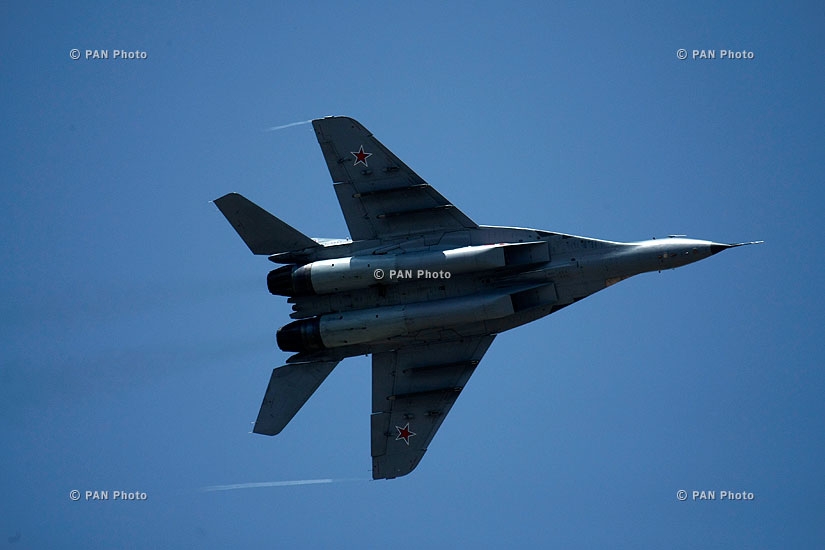 Հայաստանում ռուսական ավիաբազայի օդաչուները ցուցադրական թռիչքներ են իրականացրել