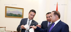 Правительство РА: Премьер Овик Абрамян принял вице-президента итальянской компании Ceramisia Федерико Полидори