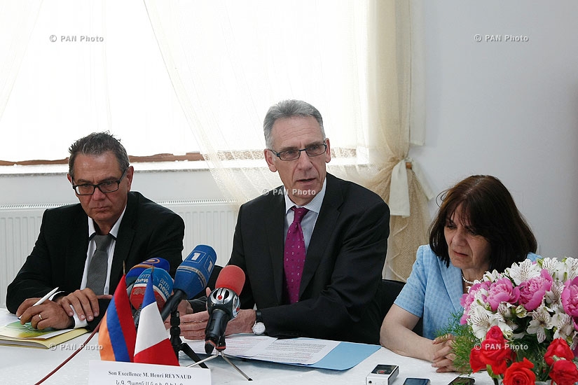 French ambassador to Armenia Henri Reynaud visits French Kindergarten