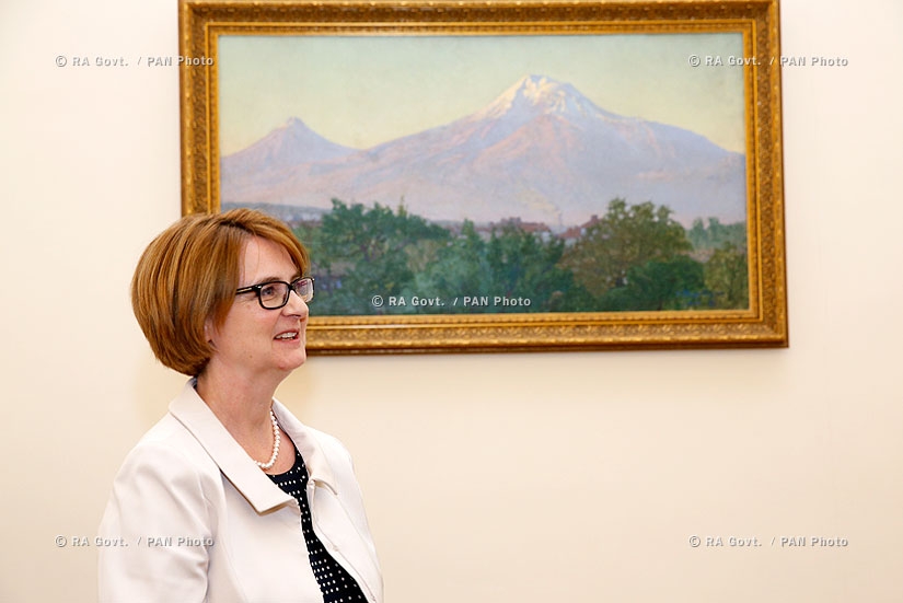 RA Govt.: PM Hovik Abrahamyan receives UK Ambassador to Armenia Katherine Jane Leach