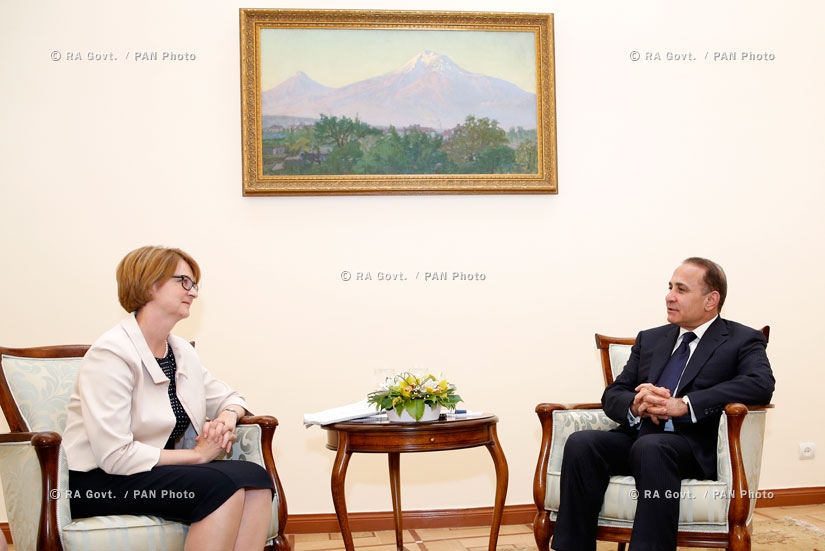 Правительство РА: Премьер-министр Овик Абрамян принял посла Великобритании в Армении Кэтрин Джейн Лич