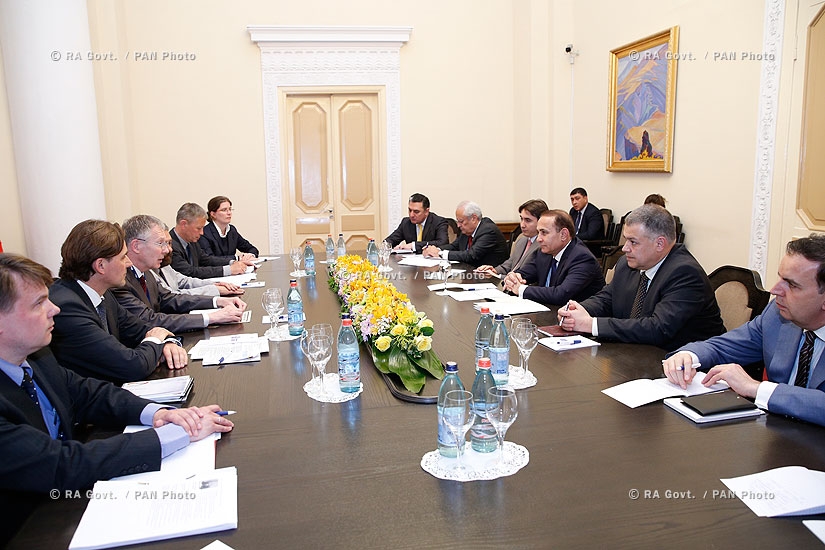 Правительство РА: Премьер Овик Абрамян принял представителей Германского общества по международному сотрудничеству (GIZ) и банка KFW