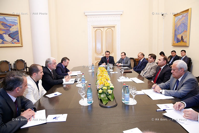 ՀՀ կառավարություն. Վարչապետ Հովիկ Աբրահամյանն ընդունել է ԱԶԲ տարածաշրջանային վարչության գլխավոր տնօրենին