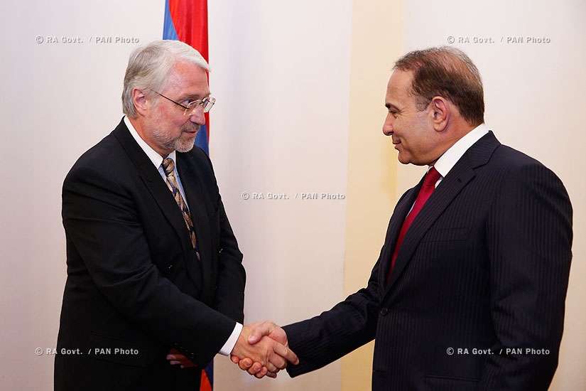 ՀՀ կառավարություն. Վարչապետ Հովիկ Աբրահամյանն ընդունել է ԱԶԲ տարածաշրջանային վարչության գլխավոր տնօրենին